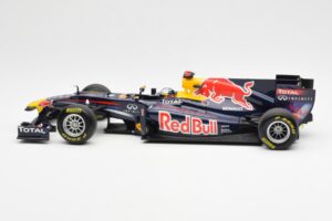 Red Bull Racing Renault RB7 #1 S. Vettel F1 World Champion Showcar 2011 Minichamps 1:18 113110271 Metall — bild 3 av 6