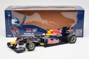 Red Bull Racing Renault RB7 #1 S. Vettel F1 World Champion Showcar 2011 Minichamps 1:18 113110271 Metall — bild 6 av 6