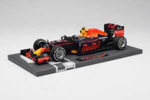 Red Bull RB12 #33 M. Verstappen Spain GP Winner 2016 Minichamps 1:18 117160333 Metall — bild 2 av 7