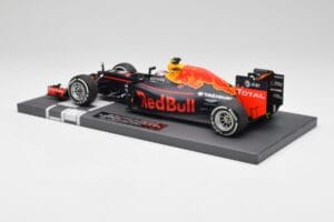 Red Bull RB12 #33 M. Verstappen Spain GP Winner 2016 Minichamps 1:18 117160333 Metall — bild 5 av 7