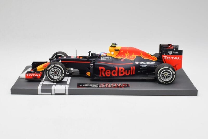 Red Bull RB12 #33 M. Verstappen Spain GP Winner 2016 Minichamps 1:18 117160333 Metall