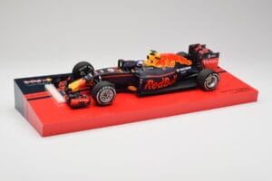Red Bull RB12 #33 M. Verstappen Spain GP Winner 2016 Minichamps 1:18 147160533 Metall — bild 2 av 6