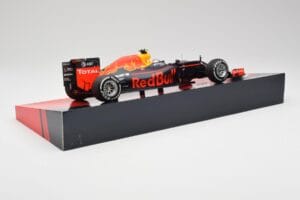 Red Bull RB12 #33 M. Verstappen Spain GP Winner 2016 Minichamps 1:18 147160533 Metall — bild 3 av 6