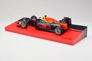 Red Bull RB12 #33 M. Verstappen Spain GP Winner 2016 Minichamps 1:18 147160533 Metall — bild 5 av 6