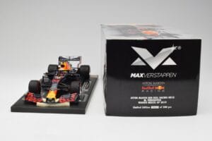 Red Bull RB15 #33 M. Verstappen Brazil GP Winner 2019 Minichamps 1:18 113191933 Metall — bild 7 av 7