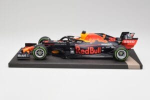 Red Bull RB15 #33 M. Verstappen German GP Winner Wet 2019 Minichamps 1:18 113191133 Metall