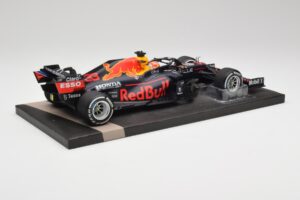 Red Bull RB16B #33 M. Verstappen Dutch GP Winner 2021 Minichamps 1:18 113212533 Metall — bild 3 av 7