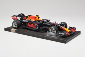 Red Bull RB16B #33 M. Verstappen Dutch GP Winner 2021 Minichamps 1:18 113212533 Metall — bild 4 av 7