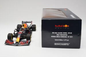 Red Bull RB16B #33 M. Verstappen Emilia Romagna GP Winner Mid Race Tyres 2021 Minichamps 1:18 110210133 Metall — bild 7 av 7