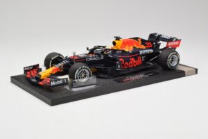 Red Bull RB16B #33 M. Verstappen Styrian & Austrian GP Winner 2021 Minichamps 1:18 113210933 Metall — bild 2 av 6