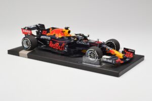 Red Bull RB16B #33 M. Verstappen Styrian & Austrian GP Winner 2021 Minichamps 1:18 113210933 Metall — bild 4 av 6
