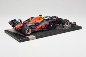 Red Bull RB16B #33 M. Verstappen Abu Dhabi GP 2021 Winner Missing Figurine & Pitboard Minichamps 1:18 113212333 Resin — bild 3 av 7