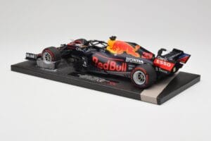 Red Bull RB16B #33 M. Verstappen Abu Dhabi GP 2021 Winner Missing Figurine & Pitboard Minichamps 1:18 113212333 Resin — bild 5 av 7