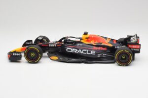 Red Bull RB18 #1 M. Verstappen France GP Winner 2022 Minichamps 1:18 110221201 Metall — bild 3 av 7