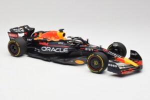 Red Bull RB18 #1 M. Verstappen France GP Winner 2022 Minichamps 1:18 110221201 Metall — bild 4 av 7