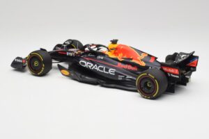 Red Bull RB18 #1 M. Verstappen France GP Winner 2022 Minichamps 1:18 110221201 Metall — bild 5 av 7