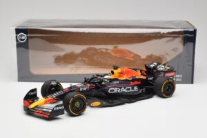 Red Bull RB18 #1 M. Verstappen France GP Winner 2022 Minichamps 1:18 110221201 Metall — bild 6 av 7