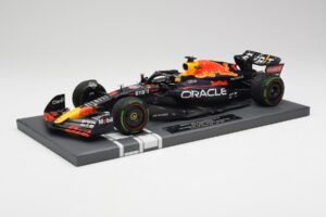 Red Bull RB18 #1 M. Verstappen Japan GP Winner No Figure 2022 Minichamps 1:18 113221801B Metall — bild 2 av 7