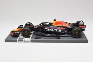 Red Bull RB18 #1 M. Verstappen Japan GP Winner No Figure 2022 Minichamps 1:18 113221801B Metall