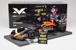 Red Bull RB18 #1 M. Verstappen Japan GP Winner No Figure & Pitboard 2022 Minichamps 1:18 113221801FB Metall — bild 6 av 7