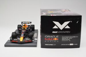 Red Bull RB18 #1 M. Verstappen Japan GP Winner No Figure & Pitboard 2022 Minichamps 1:18 113221801FB Metall — bild 7 av 7