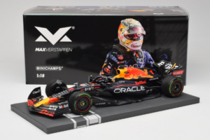 Red Bull Racing RB18 #1 M. Verstappen Japan GP Winner 2022 Minichamps 1:18 113221801FB-R1 Metall — bild 8 av 8