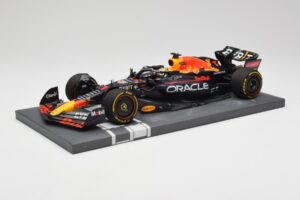 Red Bull RB18 Oracle #1 M. Verstappen Abu Dhabi GP 2022 Winner Minichamps 1:18 113222201 Resin — bild 2 av 7