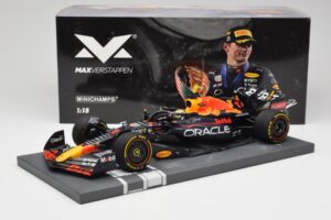 Red Bull RB18 Oracle #1 M. Verstappen Abu Dhabi GP 2022 Winner Minichamps 1:18 113222201 Resin — bild 7 av 7