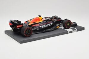 Red Bull RB18 Oracle #1 M. Verstappen Dutch GP 2022 Winner Minichamps 1:18 113221501 Resin — bild 3 av 7