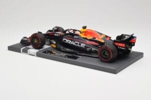 Red Bull RB18 Oracle #1 M. Verstappen Dutch GP 2022 Winner Minichamps 1:18 113221501 Resin — bild 5 av 7