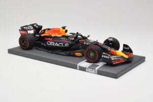 Red Bull RB18 Oracle #1 M. Verstappen Italian GP 2022 Winner Minichamps 1:18 113221601 Resin — bild 4 av 7