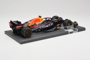 Red Bull RB18 #1 M. Verstappen Emilia Romagna GP 2022 Winner Minichamps 1:18 113220401 Resin — bild 3 av 7