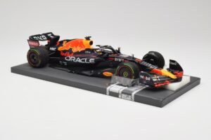 Red Bull RB18 #1 M. Verstappen Emilia Romagna GP 2022 Winner Minichamps 1:18 113220401 Resin — bild 4 av 7