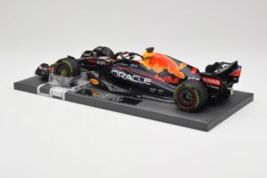 Red Bull RB18 #1 M. Verstappen Emilia Romagna GP 2022 Winner Minichamps 1:18 113220401 Resin — bild 5 av 7