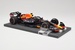 Red Bull RB18 #1 M. Verstappen Miami GP 2022 Winner Minichamps 1:18 113220301 Resin — bild 4 av 7