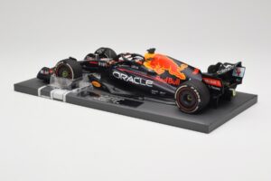 Red Bull RB18 #1 M. Verstappen Miami GP 2022 Winner Minichamps 1:18 113220301 Resin — bild 5 av 7