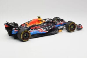Red Bull RB19 #1 M. Verstappen Austin GP Winner 2023 Minichamps 1:18 110231901 Metall — bild 2 av 6