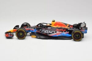 Red Bull RB19 #1 M. Verstappen Austin GP Winner 2023 Minichamps 1:18 110231901 Metall — bild 3 av 6