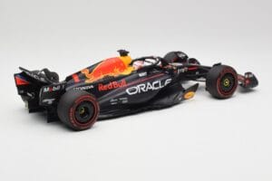 Red Bull RB19 #1 M. Verstappen Qatar Sprint Race 2nd WC 2023 Minichamps 1:18 110231801 Metall — bild 2 av 6