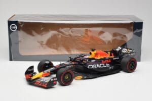 Red Bull RB19 #1 M. Verstappen Qatar Sprint Race 2nd WC 2023 Minichamps 1:18 110231801 Metall — bild 6 av 6