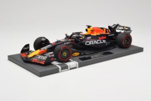 Red Bull RB19 Oracle #1 M. Verstappen Australian GP 2023 Winner Minichamps 1:18 113230301 Resin — bild 2 av 7