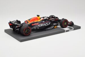 Red Bull RB19 Oracle #1 M. Verstappen Australian GP 2023 Winner Minichamps 1:18 113230301 Resin — bild 3 av 7