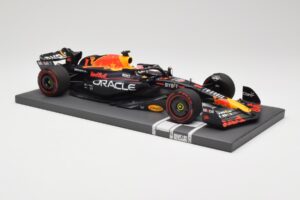 Red Bull RB19 Oracle #1 M. Verstappen Australian GP 2023 Winner Minichamps 1:18 113230301 Resin — bild 4 av 7