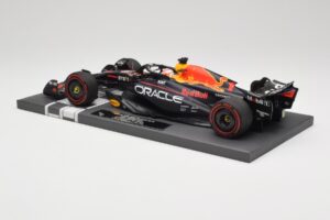 Red Bull RB19 Oracle #1 M. Verstappen Australian GP 2023 Winner Minichamps 1:18 113230301 Resin — bild 5 av 7
