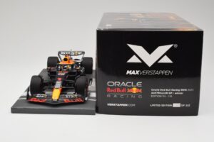 Red Bull RB19 Oracle #1 M. Verstappen Australian GP 2023 Winner Minichamps 1:18 113230301 Resin — bild 6 av 7