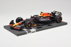 Red Bull RB19 Oracle #1 M. Verstappen Bahrain GP 2023 Winner Minichamps 1:18 113230201 Resin — bild 2 av 7