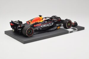 Red Bull RB19 Oracle #1 M. Verstappen Bahrain GP 2023 Winner Minichamps 1:18 113230201 Resin — bild 3 av 7