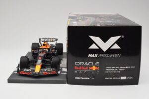 Red Bull RB19 Oracle #1 M. Verstappen Bahrain GP 2023 Winner Minichamps 1:18 113230201 Resin — bild 6 av 7