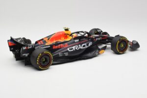 Red Bull RB19 #11 S. Perez Italian GP 2nd 2023 Minichamps 1:18 110231511 Metall — bild 5 av 6