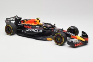 Red Bull RB19 #11 S. Perez Italian GP 2nd 2023 Minichamps 1:18 110231511 Metall — bild 6 av 6